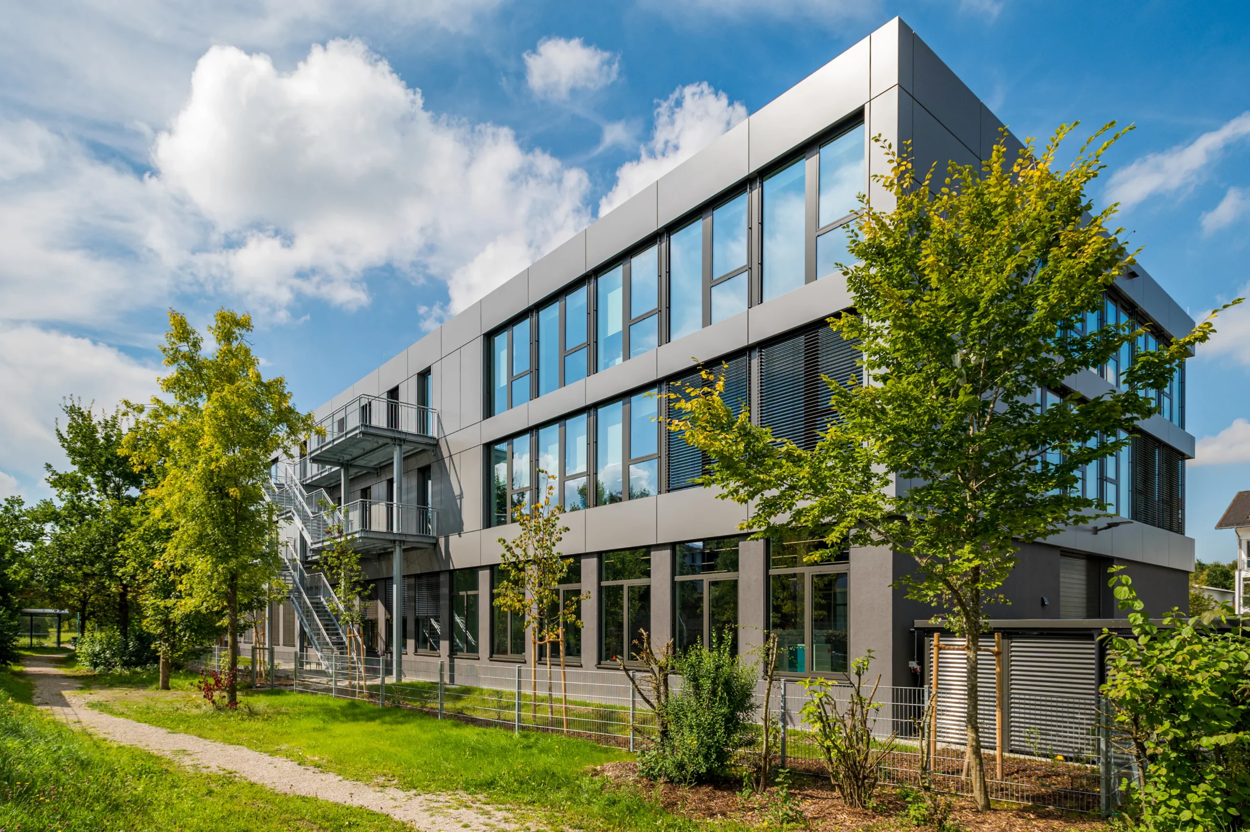 Firmensitz Photonics Systems Group, Pionierstraße 6, Krailling Firmengebäude der Photonics Systems Group in Krailling bei München